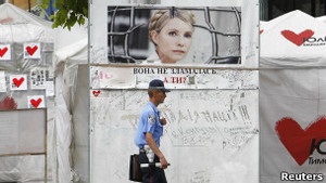 Лікарі: якби Тимошенко могла повністю ходити, її б виписали