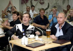 Високі гості. Путін і Медведєв відвідають перший матч збірної Росії на Євро-2012