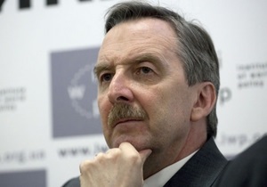 Німецький посол прогнозує приїзд 20-30 тисяч співвітчизників на Євро-2012 до України