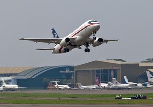 ЗМІ: Sukhoi SuperJet-100 міг розбитися через молодецтво командира літака