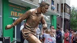 У Луганську відкрили музей футболіста Пеле