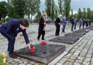 Делегация сборной Германии побывала в Освенциме