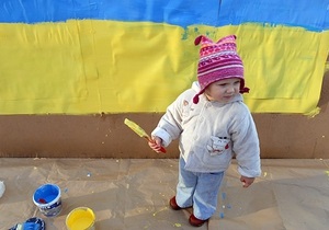Іноземці стали рідше всиновлювати українських сиріт