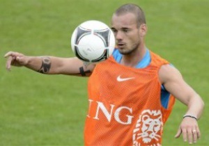 Двое игроков сборной Голландии получили травмы и могут не сыграть на Евро-2012