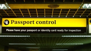 Україна посилює боротьбу з подвійним громадянством, експерти висловлюють песимізм