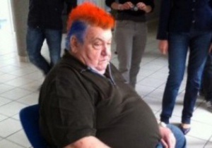 Владелец Монпелье после победы в чемпионате покрасил волосы в цвета клуба