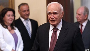 Президент Греції формує тимчасовий уряд