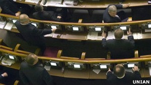 Після опозиції провладні депутати заговорили про скасування недоторканості