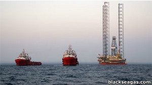 До Криму прибула плавуча бурова установка