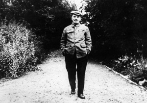 Учені поставили під сумнів природні причини смерті Леніна