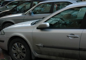Шахраї пропонують київським водіям викупити номерні знаки власних машин