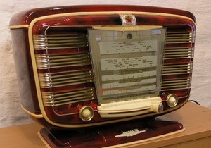 Дослідження: Більшість киян слухають радіо по 4,5 години на день