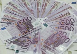 Азаров заявив, що європейські банки виводять капітал з України