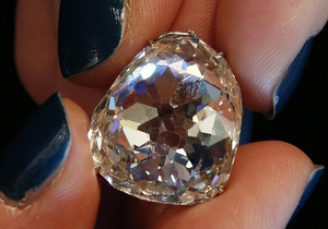 Фотогалерея: Прекрасний Сансі. Діамант королеви Франції виставили на аукціон