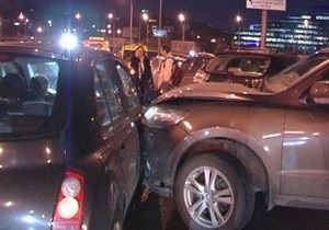 На Гаванському мосту в Києві сталося ДТП за участю дев яти автомобілів