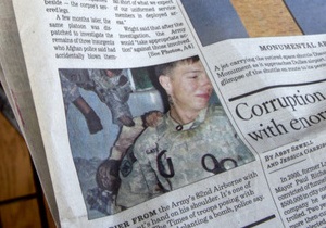 США вибачилися за знімки своїх солдат на фоні тіл афганців