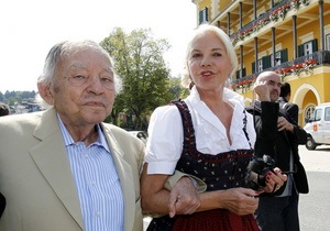 В Австрії 94-річний мільярдер одружується вп яте