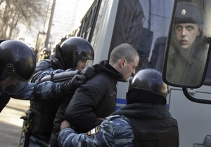 Опозиція влаштувала акцію протесту біля Держдуми, де зі звітом виступить Путін