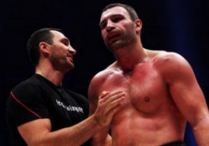 Клички розпочали переговори про поєдинок з російським боксером, який погрожує їх побити