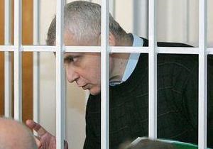 Влада вважає, що доставлений до суду на ношах Іващенко не потребує лікування