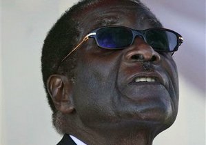 Президент Зімбабве перебуває в клініці у критичному стані