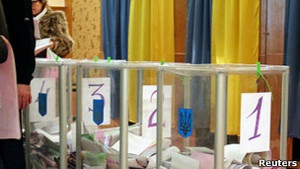 Опозиція підозрює владу у маніпуляціях із виборчими округами