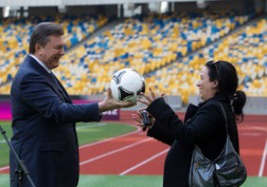 Фотогалерея: Экскурсовод. Янукович показал журналистам Олимпийский и рассказал о Евро-2012