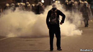 Греція: Самогубство пенсіонера привело до заворушень