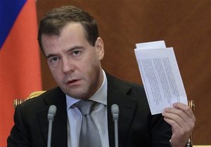 Медведєв спростив процедуру реєстрації політичних партій