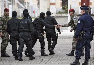 У Франції затримали близько 20 осіб, підозрюваних у зв язках з ісламістами