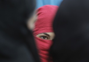 Правозахисники: В Афганістані жінок досі садять за втечу з дому і зраду