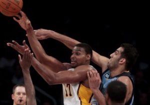 NBA: 30 очков Байнума не спасли Лейкерс от поражения в матче с Мемфисом