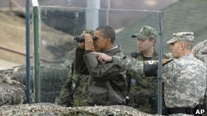 Обама відвідав демаркаційну зону між двома Кореями