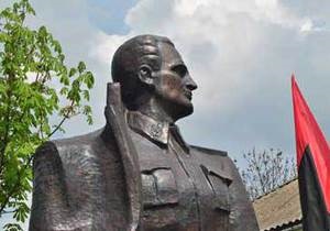 На Прикарпатті з явиться ще один пам ятник Шухевичу
