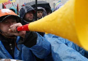 На Майдані Незалежності сталася бійка між активістами опозиційних партій і міліцією