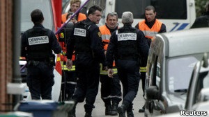 Французька поліція взяла в облогу підозрюваного у семи вбивствах