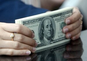 Міжбанк відкрив тиждень зниженням котирувань долара
