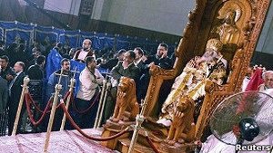 Єгипет: Десятки тисяч коптів віддають останню шану Папі Шенуді ІІІ