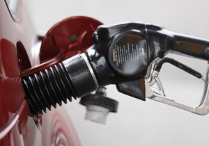 Українцям обіцяють не підвищувати ціни на бензин