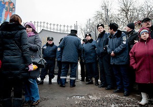 Під час візиту журналістів у колонію Власенка замкнули в одному приміщенні з Тимошенко