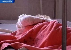 Жертву ґвалтівників у Миколаєві підключили до апарату штучного дихання