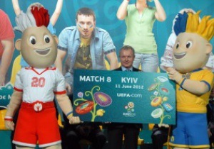 Поляки и украинцы выкупили 85% билетов на матчи Евро-2012