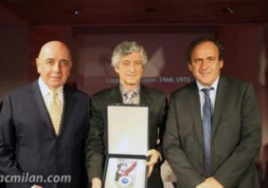 Легенда Милана получил Награду президента UEFA