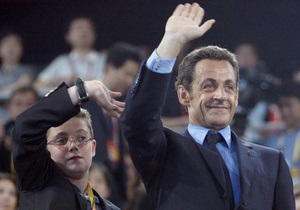 Саркозі пообіцяв покарати сина, який закидав жінку-поліцейського помідорами