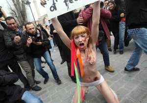 Затримані в Стамбулі активістки FEMEN проведуть ніч у турецькій в язниці