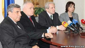 Пенітенціарна служба: німецькі лікарі не радять Тимошенко операцію