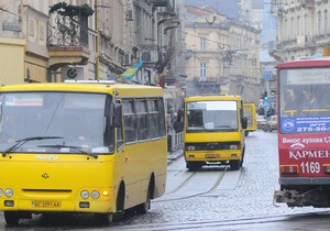 У Львові водіїв маршруток зобов’язали їздити у формі