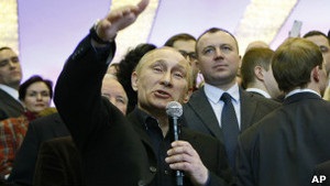 Україна в числі перших привітала Путіна з новим президентством