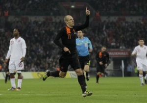 Голландія завдає Англії першої поразки на новому Гемблі