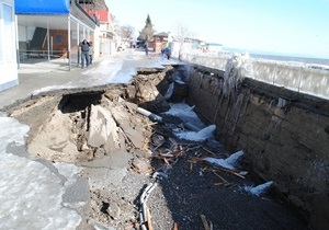 Кабмін виділив 44 млн грн. на ремонт зруйнованих штормом набережних Криму